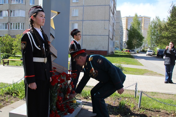 В День Победы официальные лица города Новочебоксарска посетили памятные обелиски павшим воинам в Великой Отечественной войне